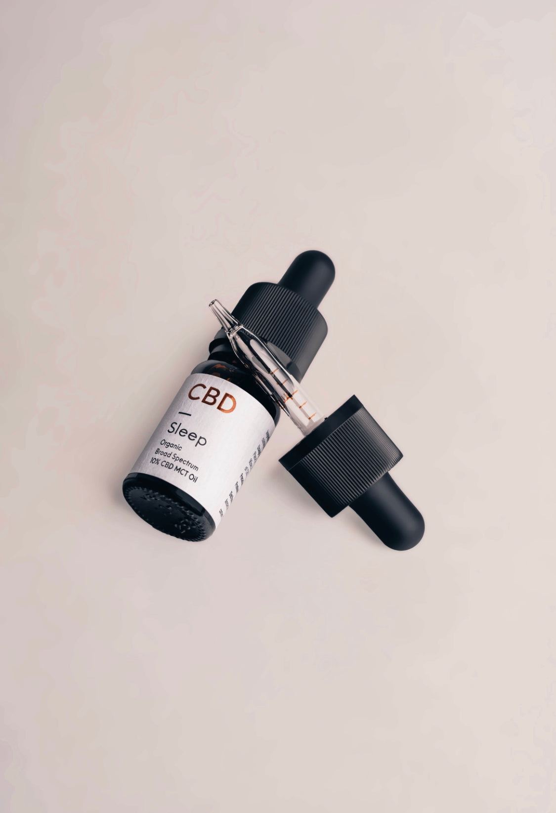 Organic Broad Spectrum 10% CBD MCT oil Roman Chamomile, Melatonin When Nature Calls Amsterdam